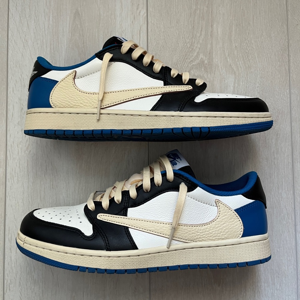 TRAVIS SCOTT JORDAN 1 LOW FRAGMENT-SIZE US10
VNDS 8/10 CONDITION